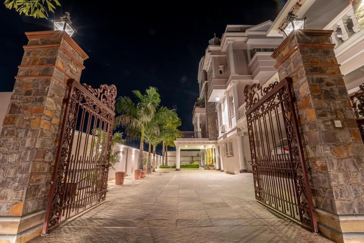 Radhe Krishna Niwas Apartment Удайпур Екстериор снимка