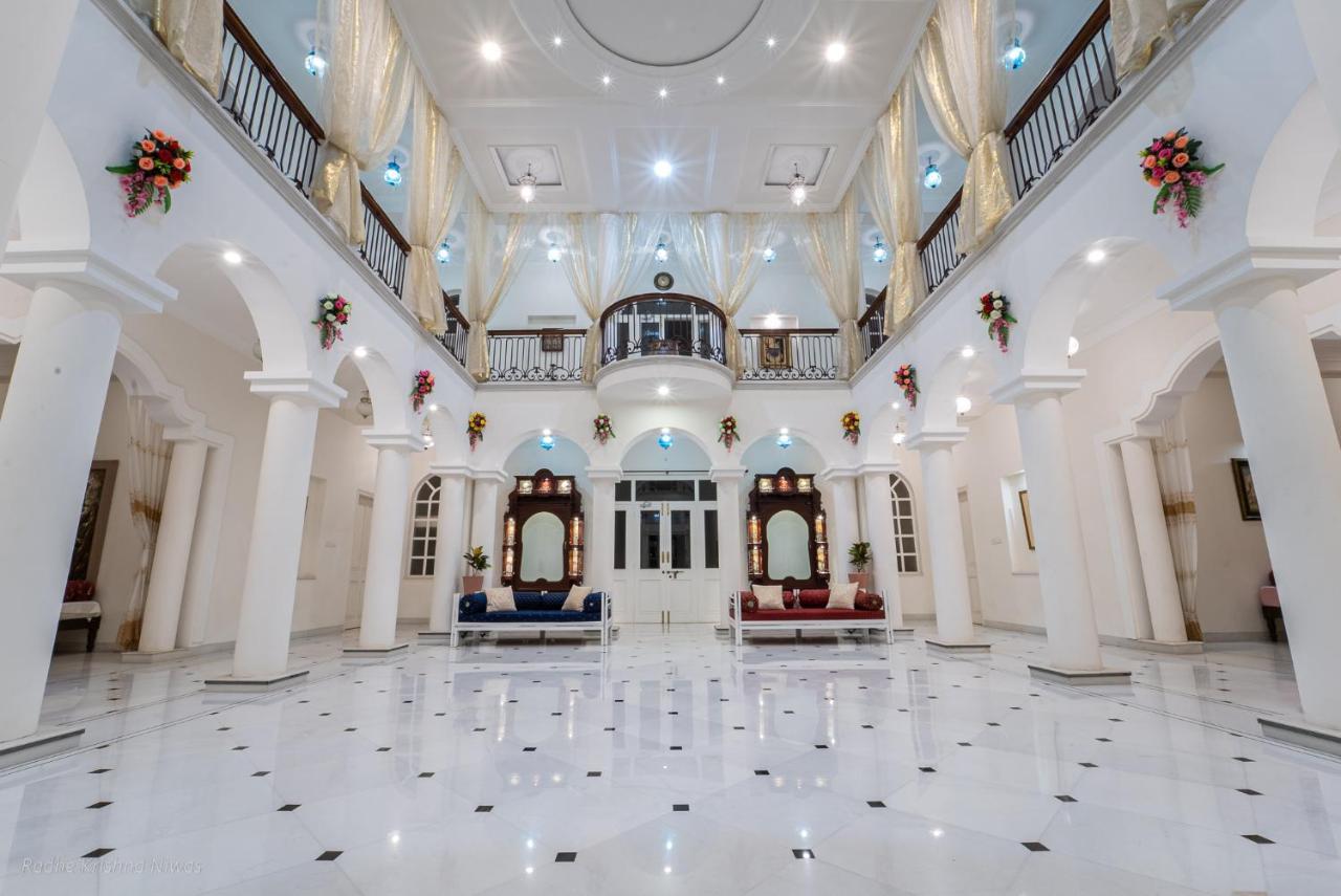 Radhe Krishna Niwas Apartment Удайпур Екстериор снимка