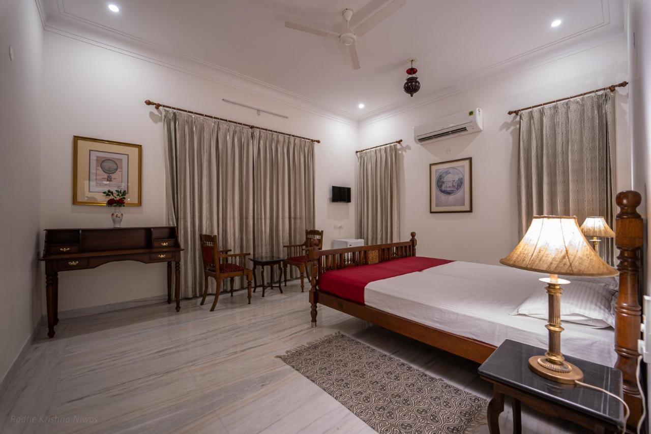 Radhe Krishna Niwas Apartment Удайпур Екстериор снимка