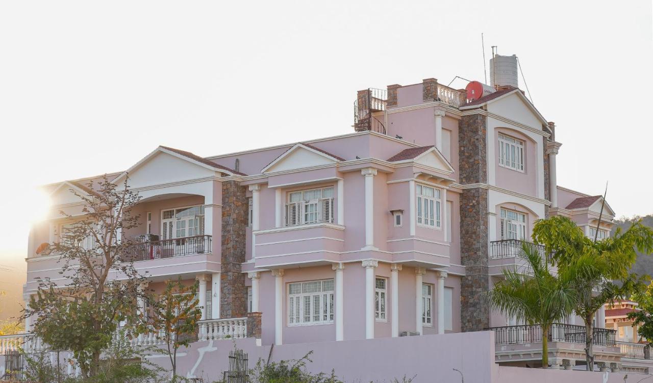 Radhe Krishna Niwas Apartment Удайпур Екстериор снимка