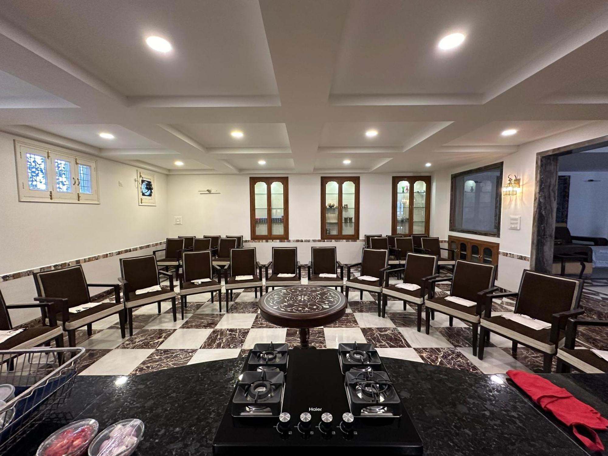Radhe Krishna Niwas Apartment Удайпур Екстериор снимка